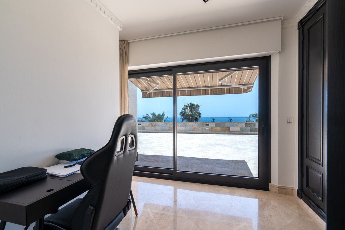 Se vende Villa - Chalet de 5 dormitorios en Costa Del Sol, Málaga, España