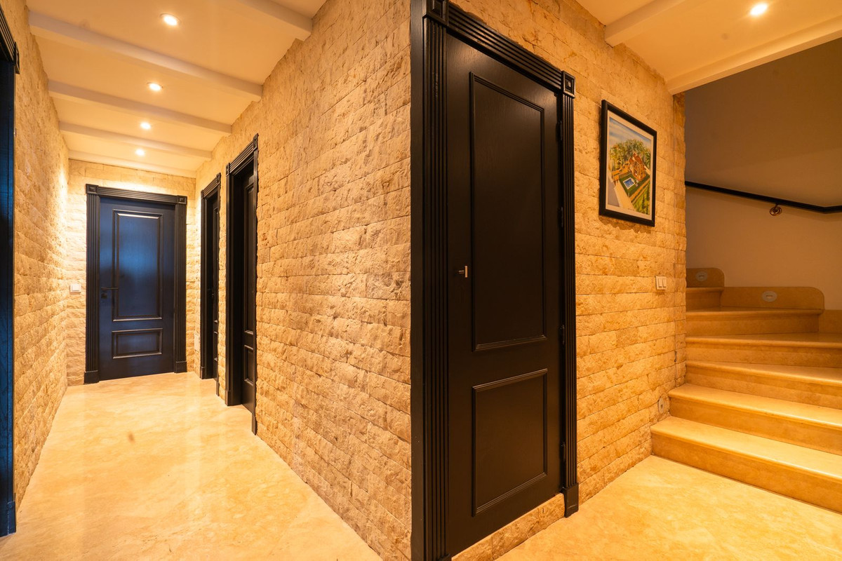 Se vende Villa - Chalet de 5 dormitorios en Costa Del Sol, Málaga, España