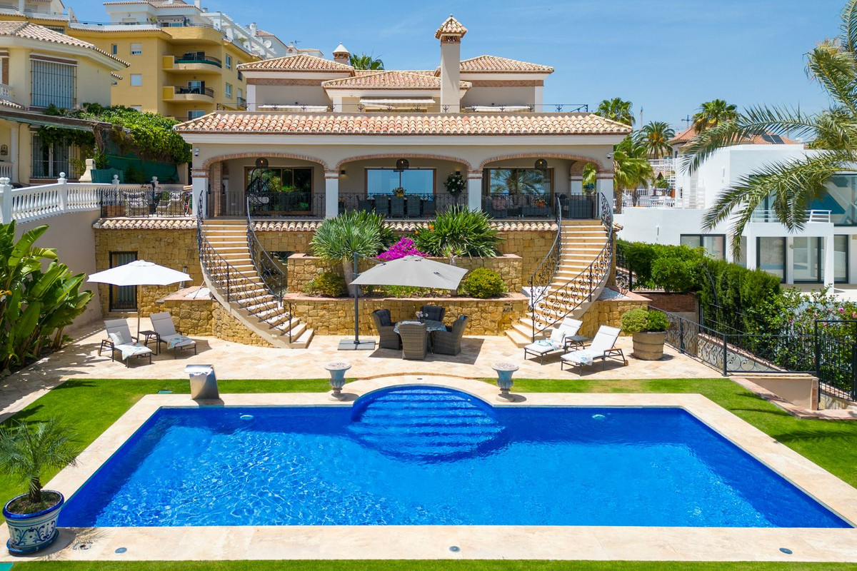 Se vende Villa - Chalet de 5 dormitorios en Costa Del Sol, Málaga, España