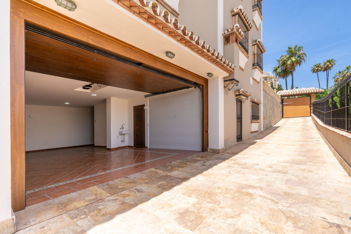 Se vende Villa - Chalet de 5 dormitorios en Costa Del Sol, Málaga, España