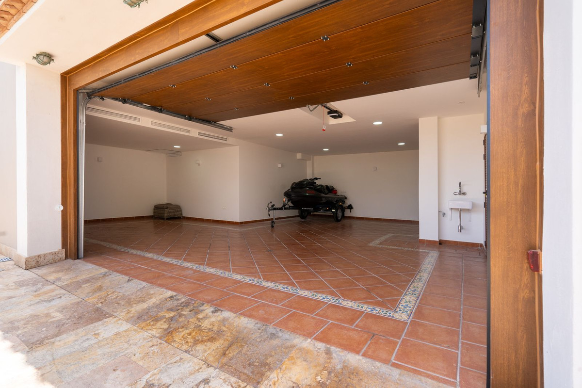 Se vende Villa - Chalet de 5 dormitorios en Costa Del Sol, Málaga, España