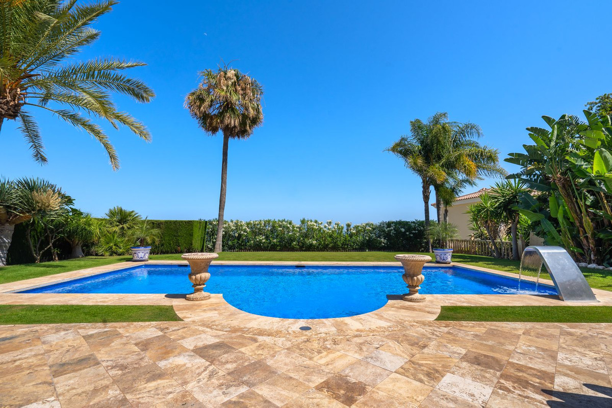 Se vende Villa - Chalet de 5 dormitorios en Costa Del Sol, Málaga, España