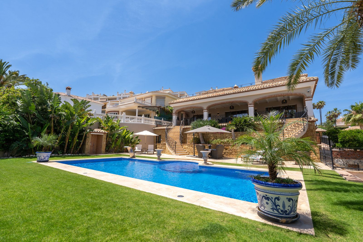 Se vende Villa - Chalet de 5 dormitorios en Costa Del Sol, Málaga, España