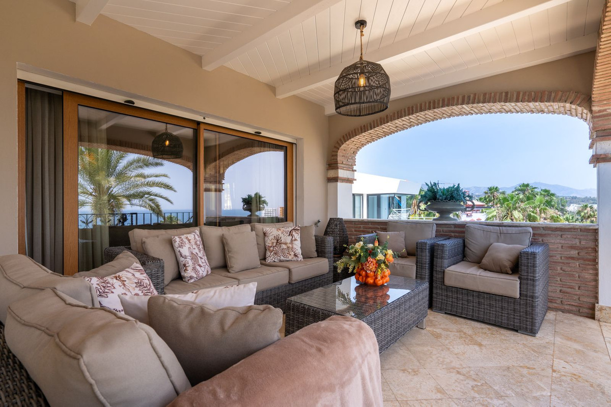 Se vende Villa - Chalet de 5 dormitorios en Costa Del Sol, Málaga, España