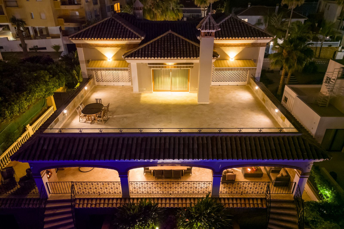 Se vende Villa - Chalet de 5 dormitorios en Costa Del Sol, Málaga, España