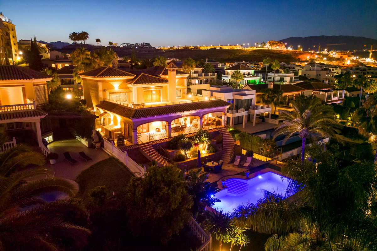 Se vende Villa - Chalet de 5 dormitorios en Costa Del Sol, Málaga, España