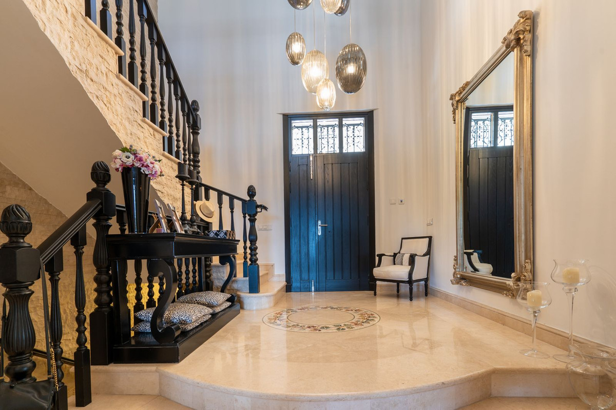 Se vende Villa - Chalet de 5 dormitorios en Costa Del Sol, Málaga, España