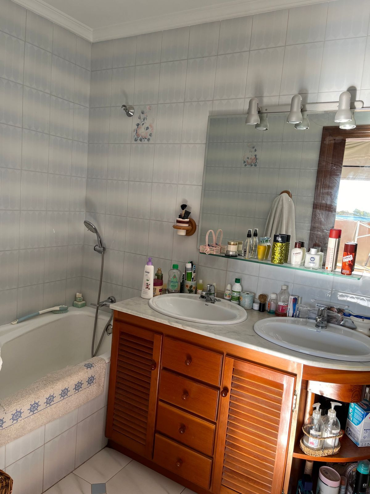 Se vende Villa - Chalet de 4 dormitorios en Costa Del Sol, Málaga, España