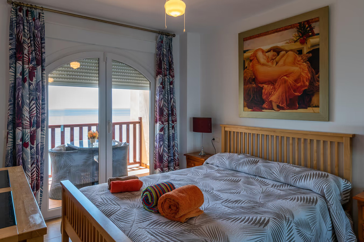 Se vende Apartamento Planta Media de 2 dormitorios en Costa Del Sol, Málaga, España