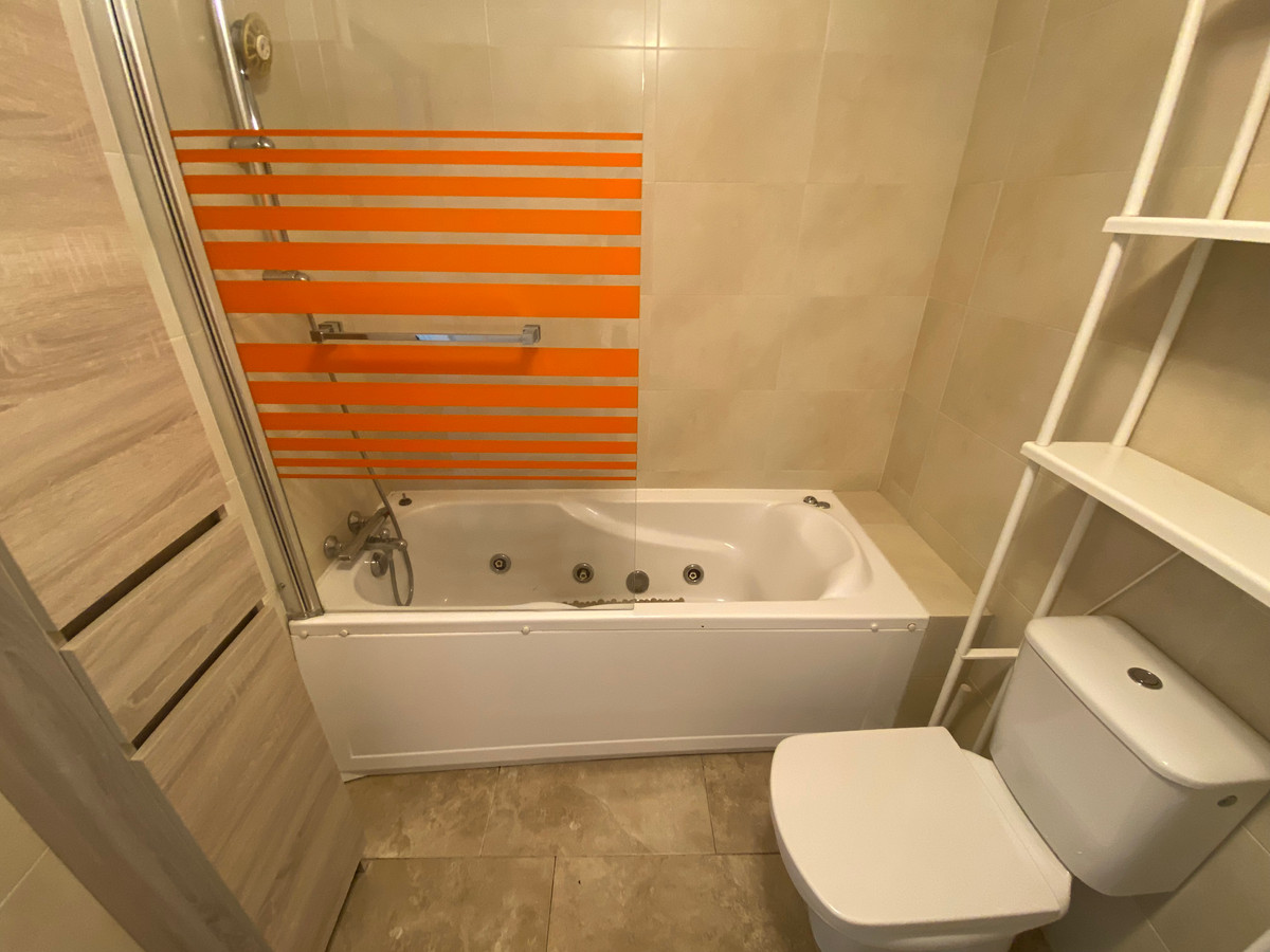Se vende Apartamento Planta Media de 2 dormitorios en Costa Del Sol, Málaga, España