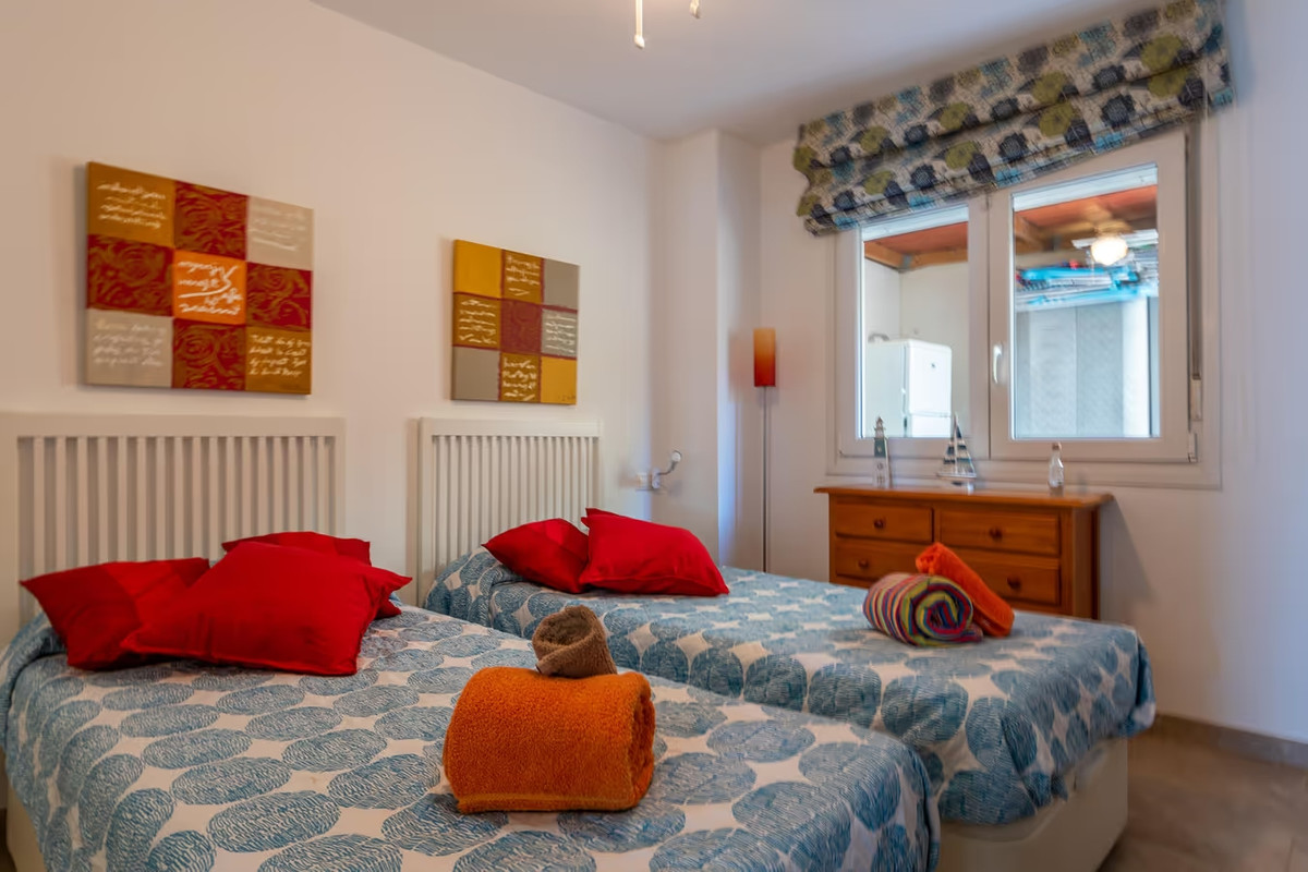 Se vende Apartamento Planta Media de 2 dormitorios en Costa Del Sol, Málaga, España