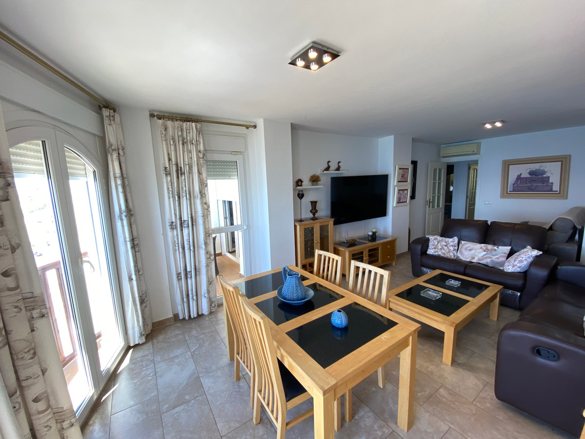 Se vende Apartamento Planta Media de 2 dormitorios en Costa Del Sol, Málaga, España