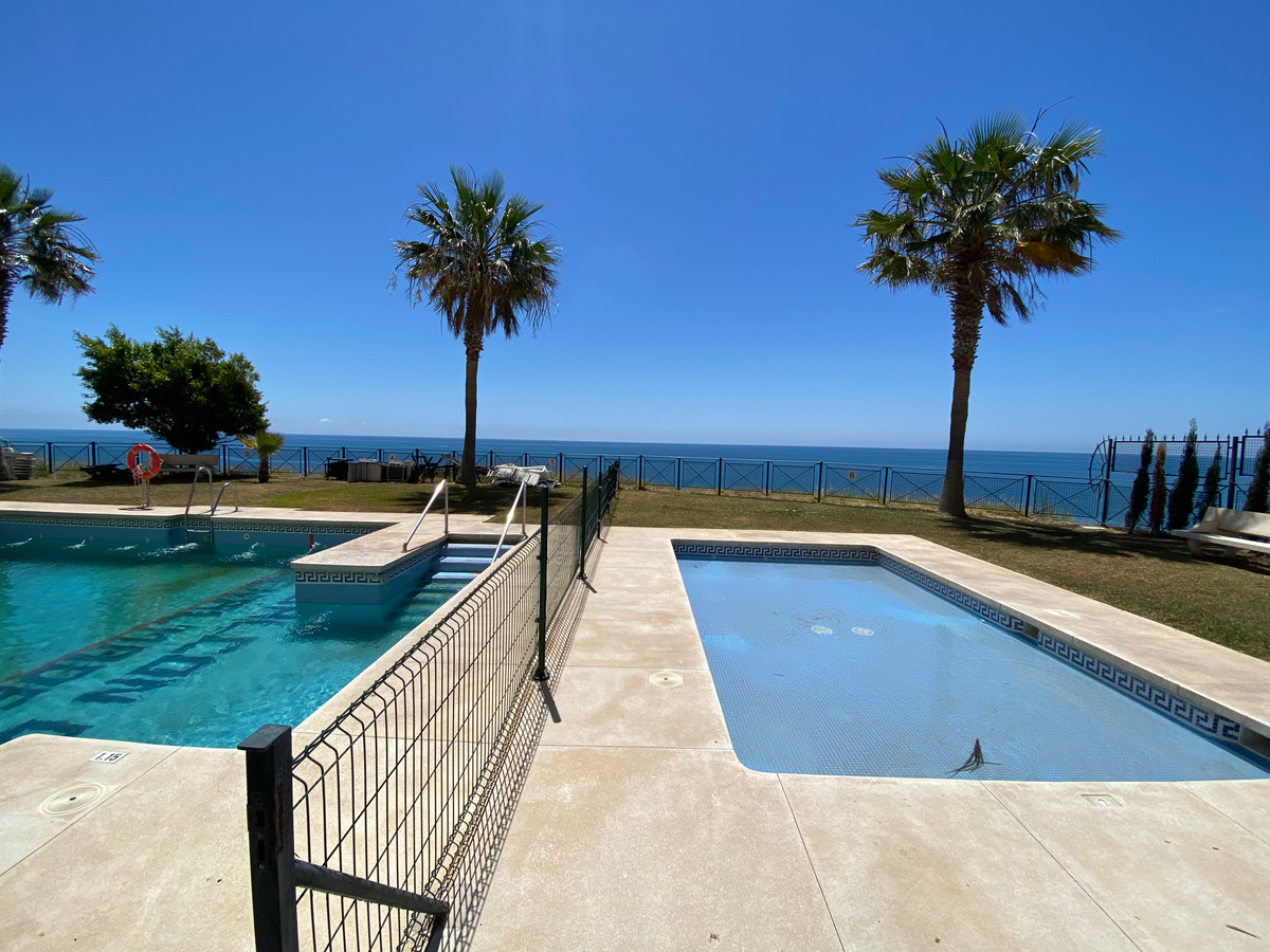 Se vende Apartamento Planta Media de 2 dormitorios en Costa Del Sol, Málaga, España