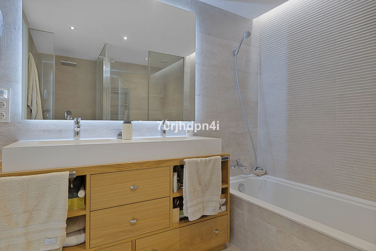 3 Bed Apartment for sale in Casares Costa Del Sol, Málaga, Spain