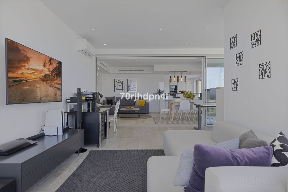 3 Bed Apartment for sale in Casares Costa Del Sol, Málaga, Spain