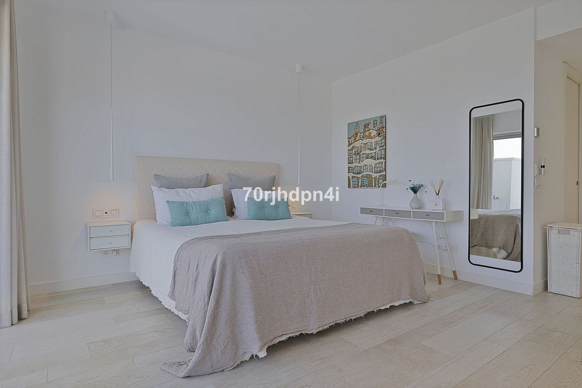 3 Bed Apartment for sale in Casares Costa Del Sol, Málaga, Spain