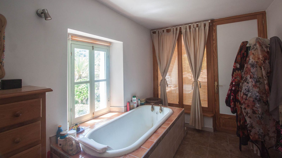 6 Bed Townhouse for sale in Gaucín Costa Del Sol, Málaga, Spain