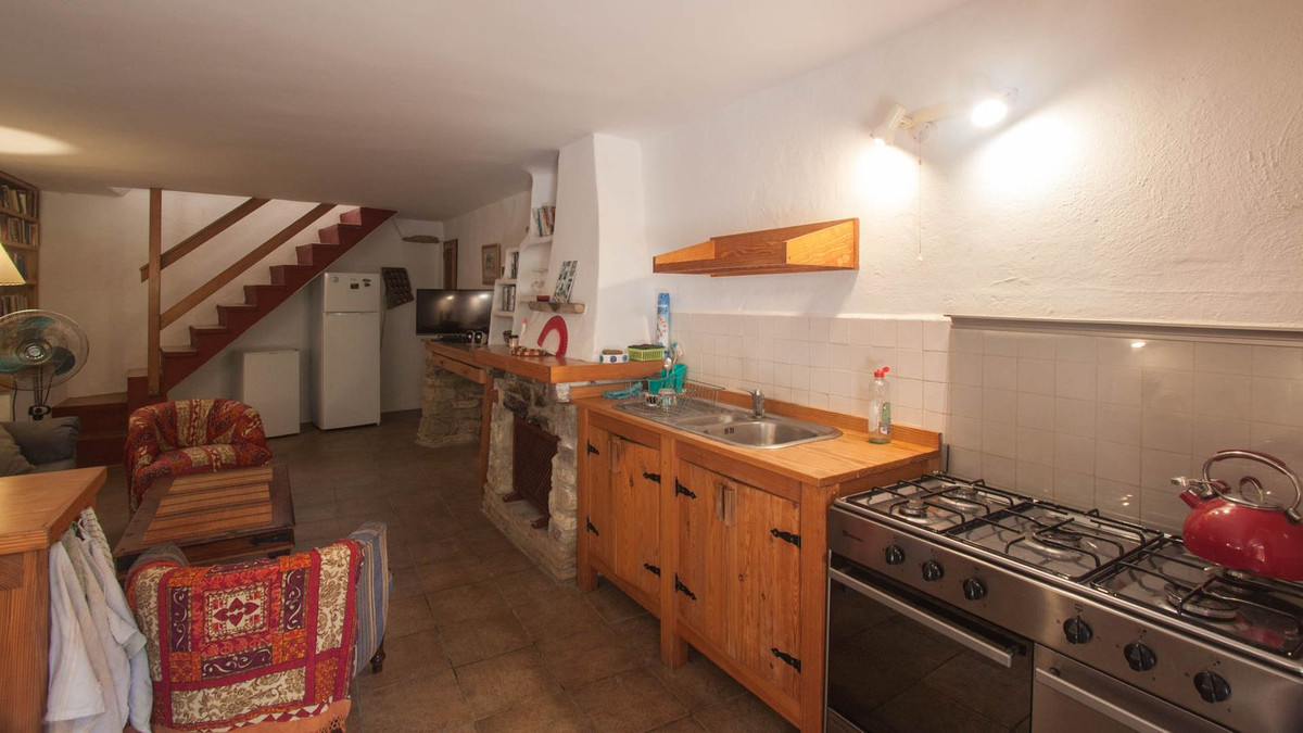 6 Bed Townhouse for sale in Gaucín Costa Del Sol, Málaga, Spain