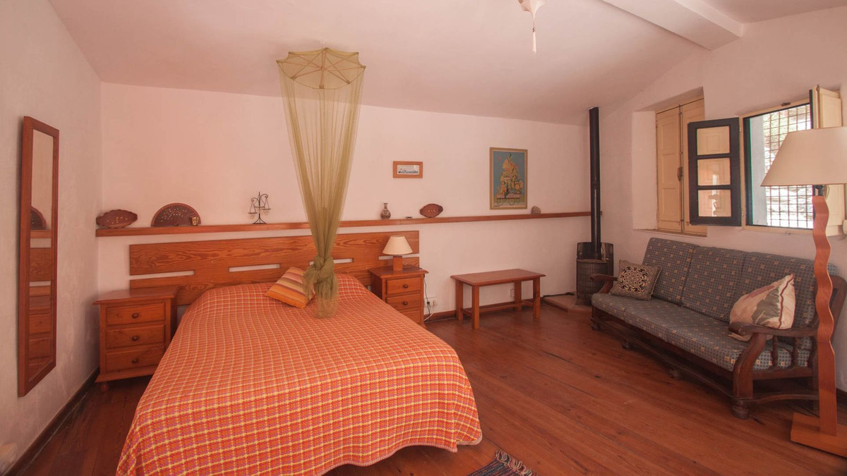 6 Bed Townhouse for sale in Gaucín Costa Del Sol, Málaga, Spain