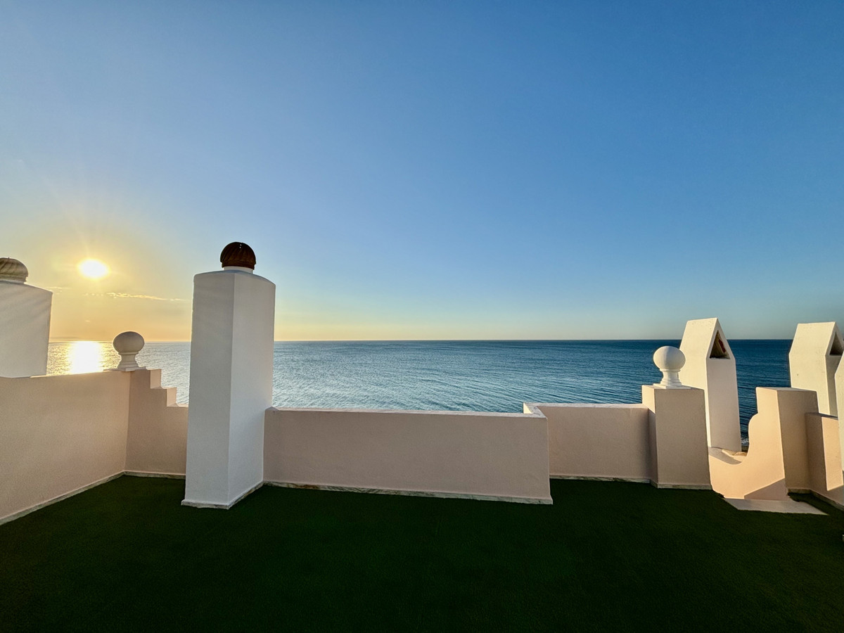 2 Bed Apartment for sale in Estepona Costa Del Sol, Málaga, Spain