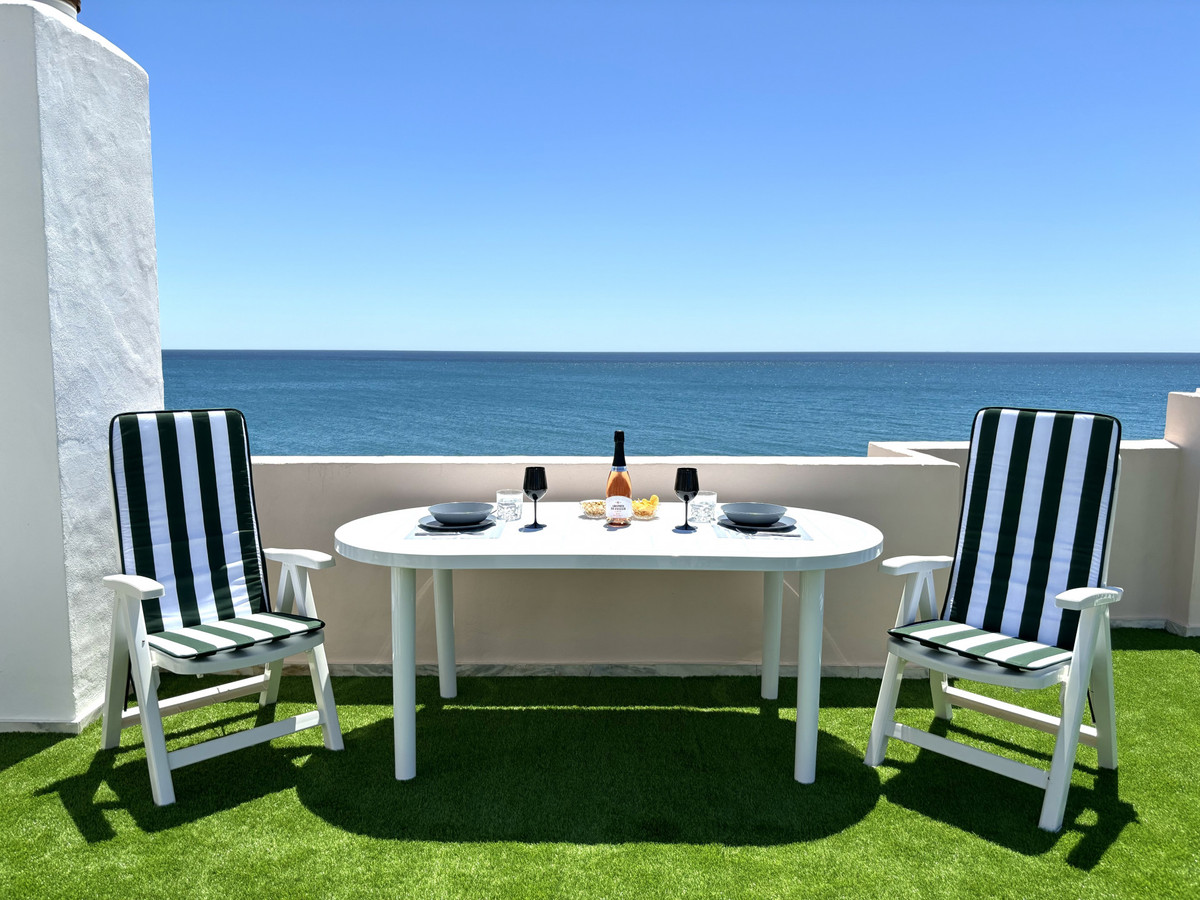 2 Bed Apartment for sale in Estepona Costa Del Sol, Málaga, Spain