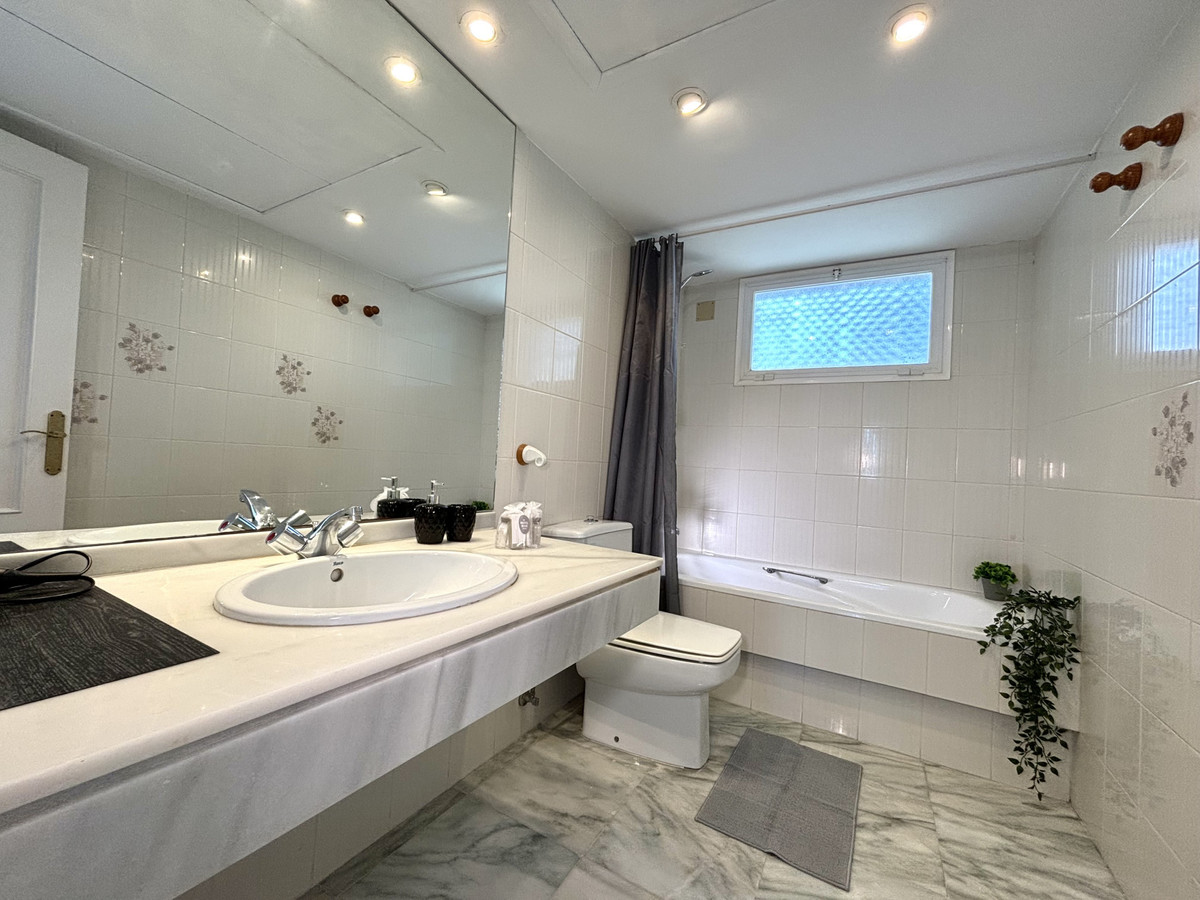 2 Bed Apartment for sale in Estepona Costa Del Sol, Málaga, Spain