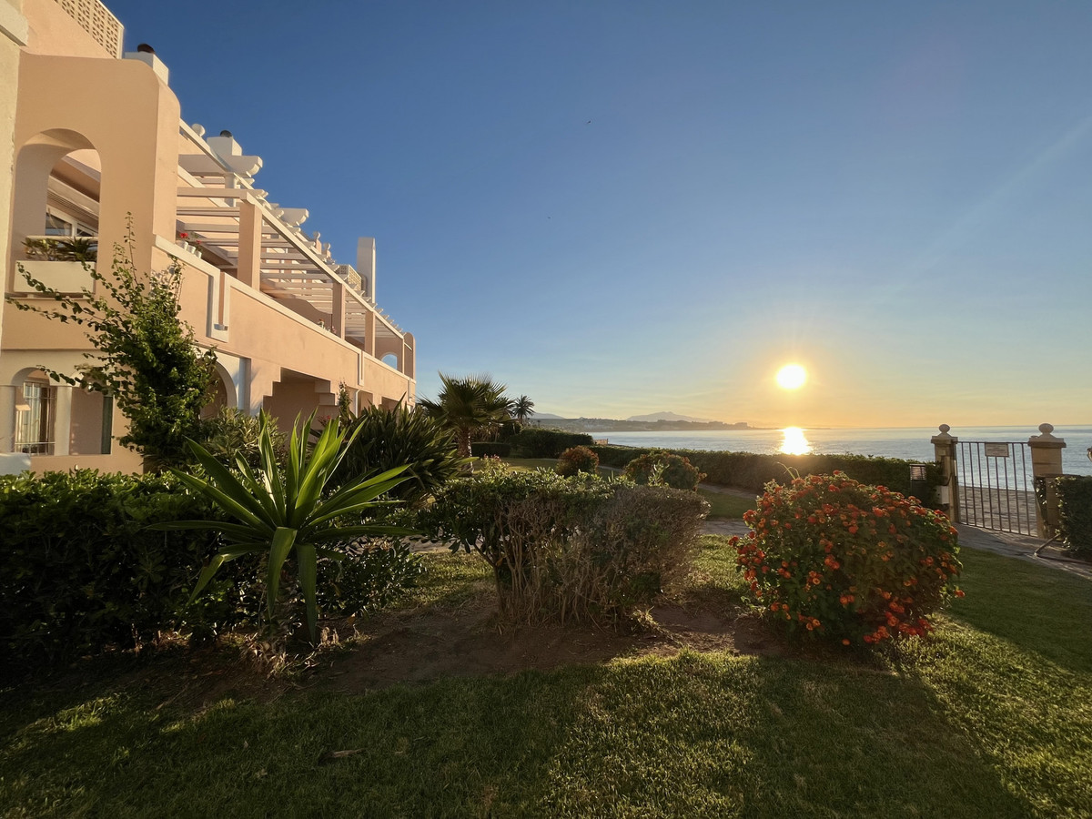 2 Bed Apartment for sale in Estepona Costa Del Sol, Málaga, Spain