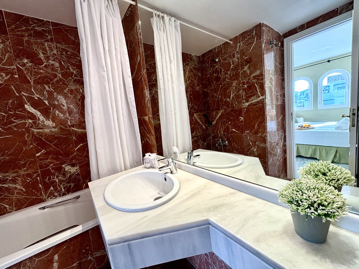 2 Bed Apartment for sale in Estepona Costa Del Sol, Málaga, Spain