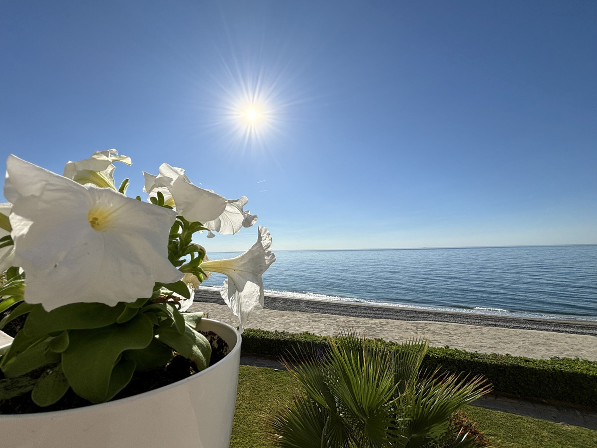 2 Bed Apartment for sale in Estepona Costa Del Sol, Málaga, Spain