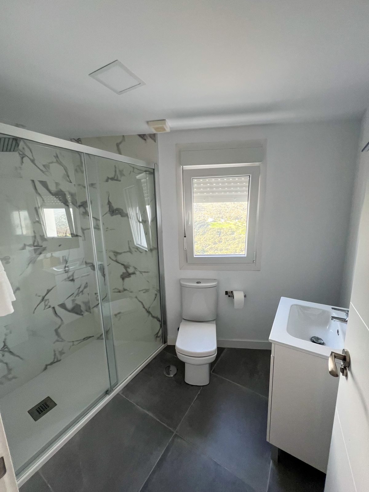 2 Bed Commercial unit for sale in Parauta Málaga, Málaga, Spain