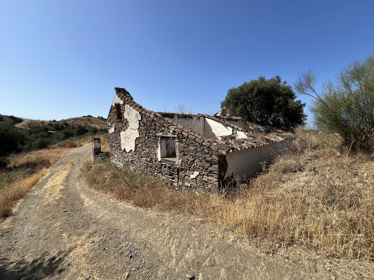 Se vende Terreno con Ruina  en Costa Del Sol, Málaga, España