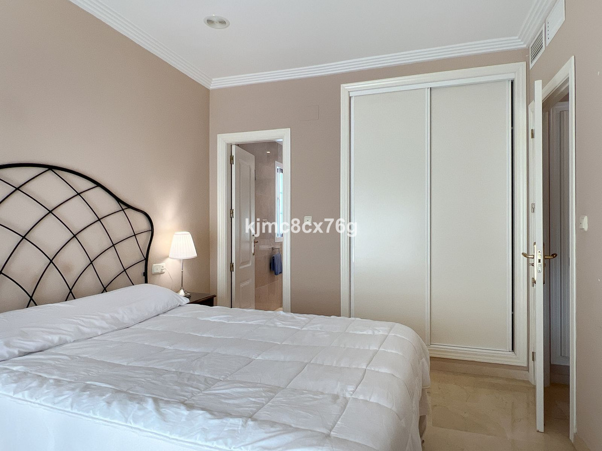Se vende Apartamento Planta Media de 2 dormitorios en Costa Del Sol, Málaga, España