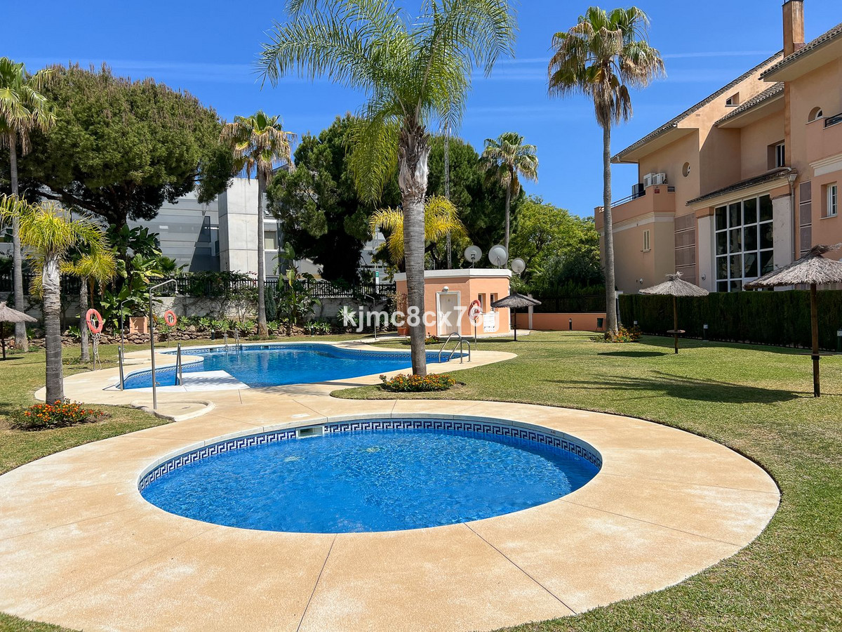 Se vende Apartamento Planta Media de 2 dormitorios en Costa Del Sol, Málaga, España