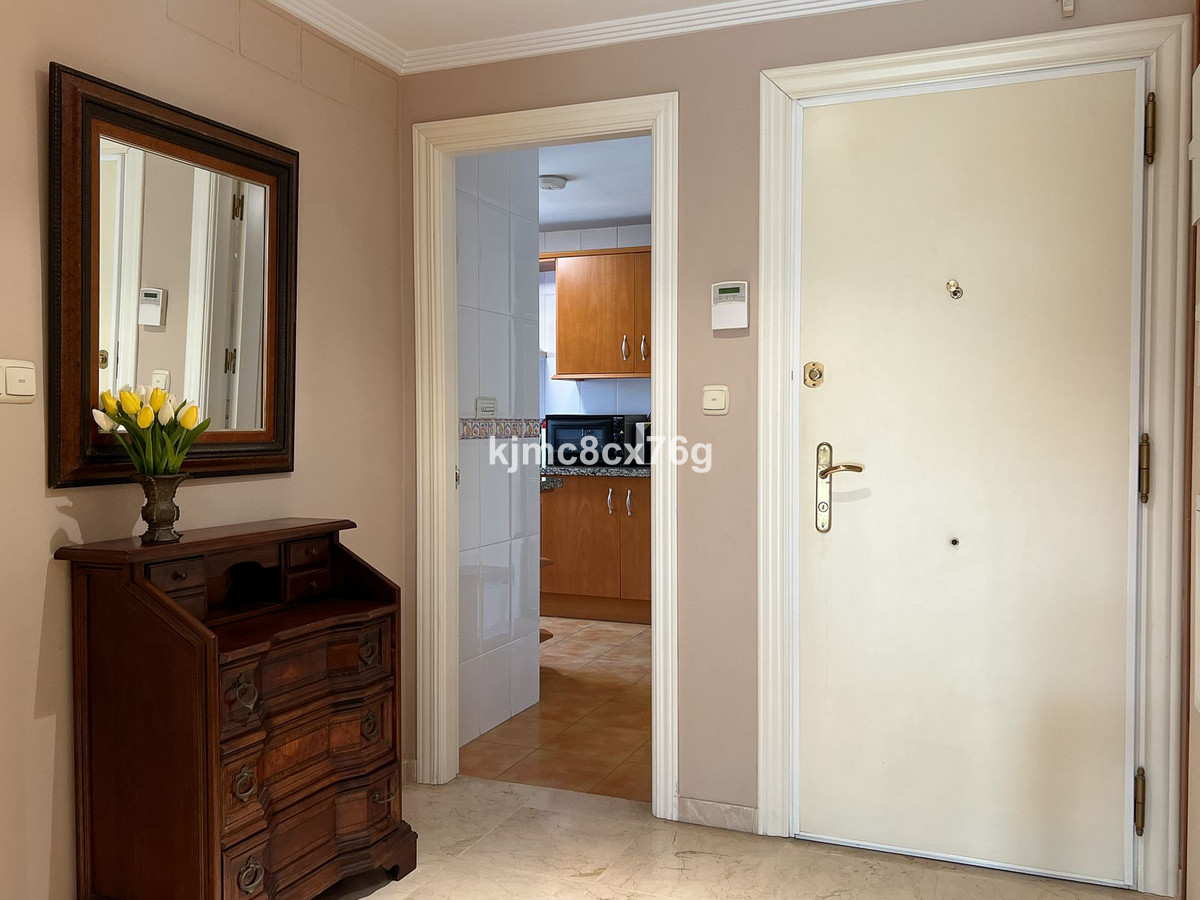 Se vende Apartamento Planta Media de 2 dormitorios en Costa Del Sol, Málaga, España