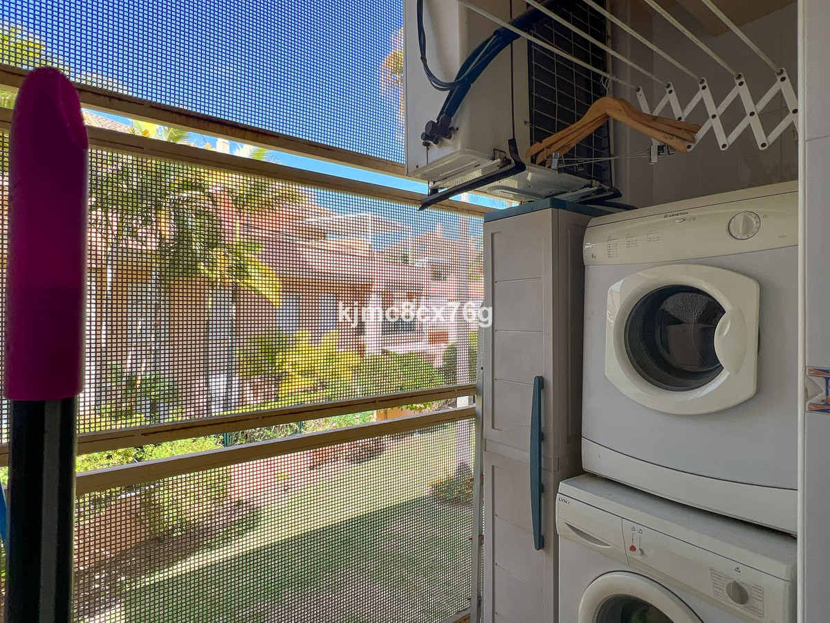 Se vende Apartamento Planta Media de 2 dormitorios en Costa Del Sol, Málaga, España