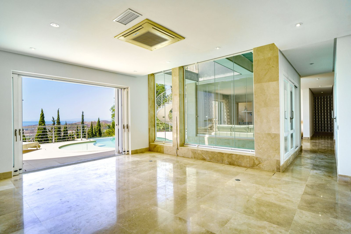 Se vende Villa - Chalet de 5 dormitorios en Costa Del Sol, Málaga, España