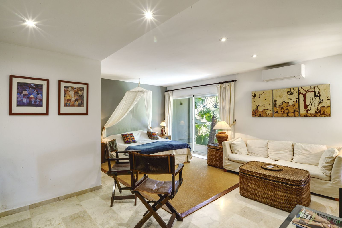 Se vende Villa - Chalet de 5 dormitorios en Costa Del Sol, Málaga, España