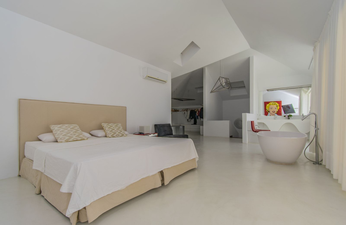 3 Bed Apartment for sale in Nagüeles Costa Del Sol, Málaga, Spain