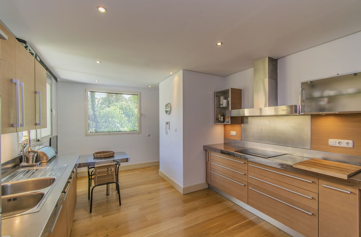 3 Bed Apartment for sale in Nagüeles Costa Del Sol, Málaga, Spain