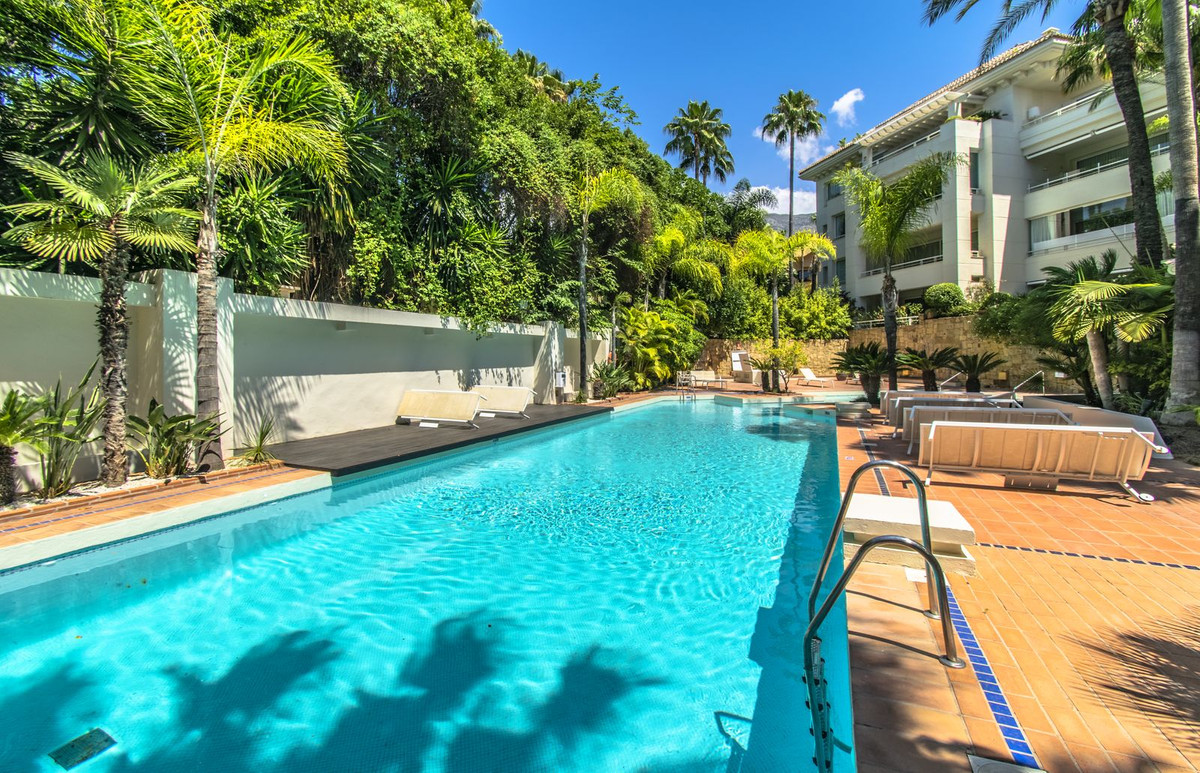 3 Bed Apartment for sale in Nagüeles Costa Del Sol, Málaga, Spain