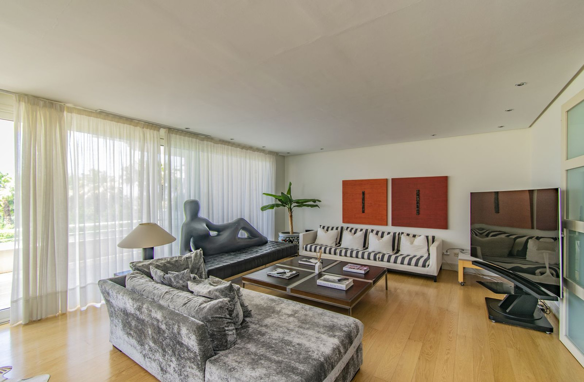 3 Bed Apartment for sale in Nagüeles Costa Del Sol, Málaga, Spain