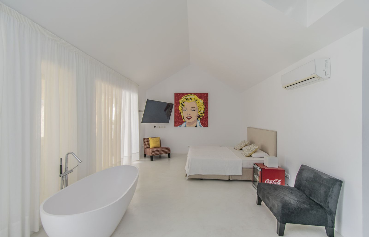 3 Bed Apartment for sale in Nagüeles Costa Del Sol, Málaga, Spain