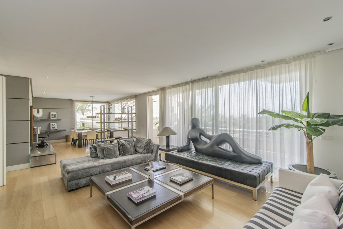 3 Bed Apartment for sale in Nagüeles Costa Del Sol, Málaga, Spain