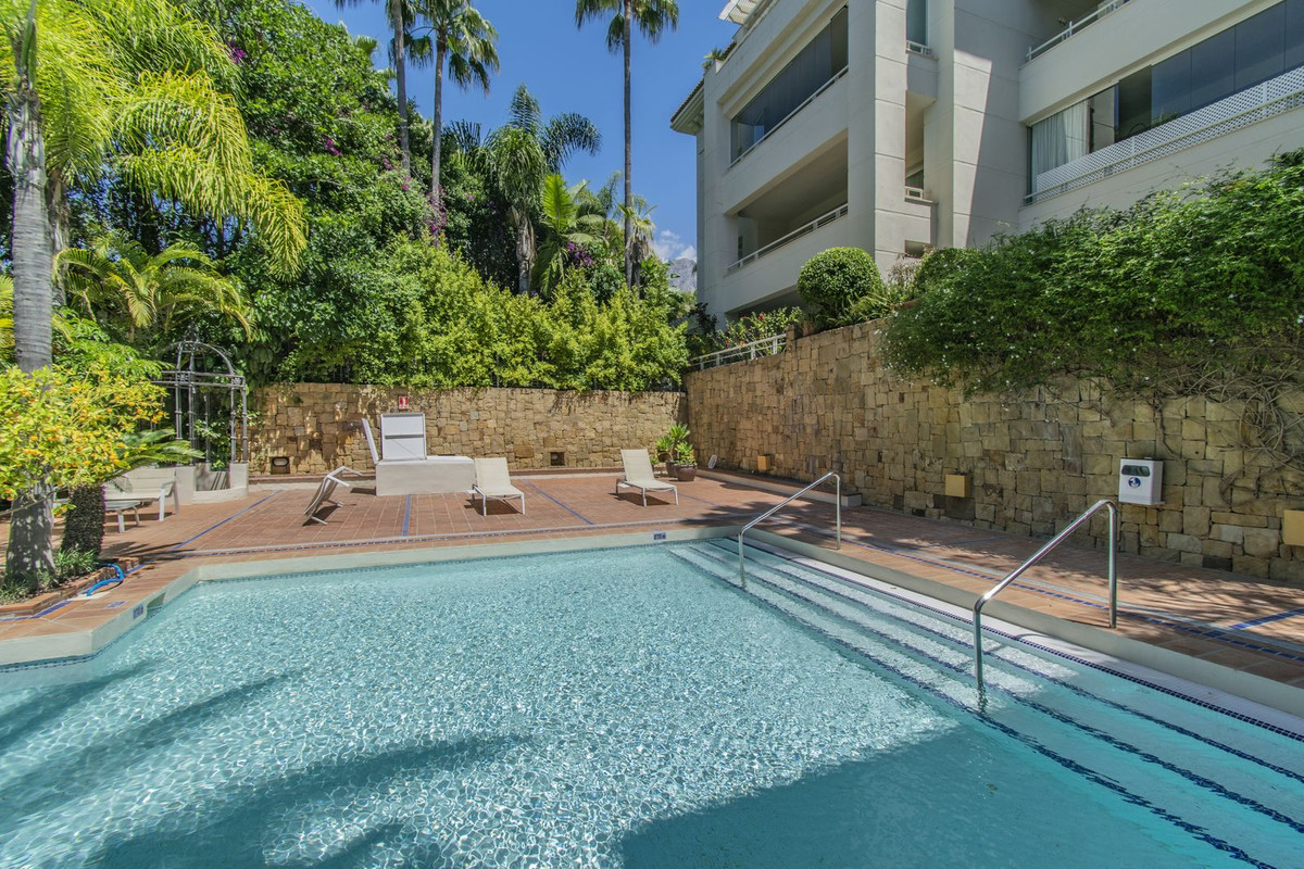 3 Bed Apartment for sale in Nagüeles Costa Del Sol, Málaga, Spain
