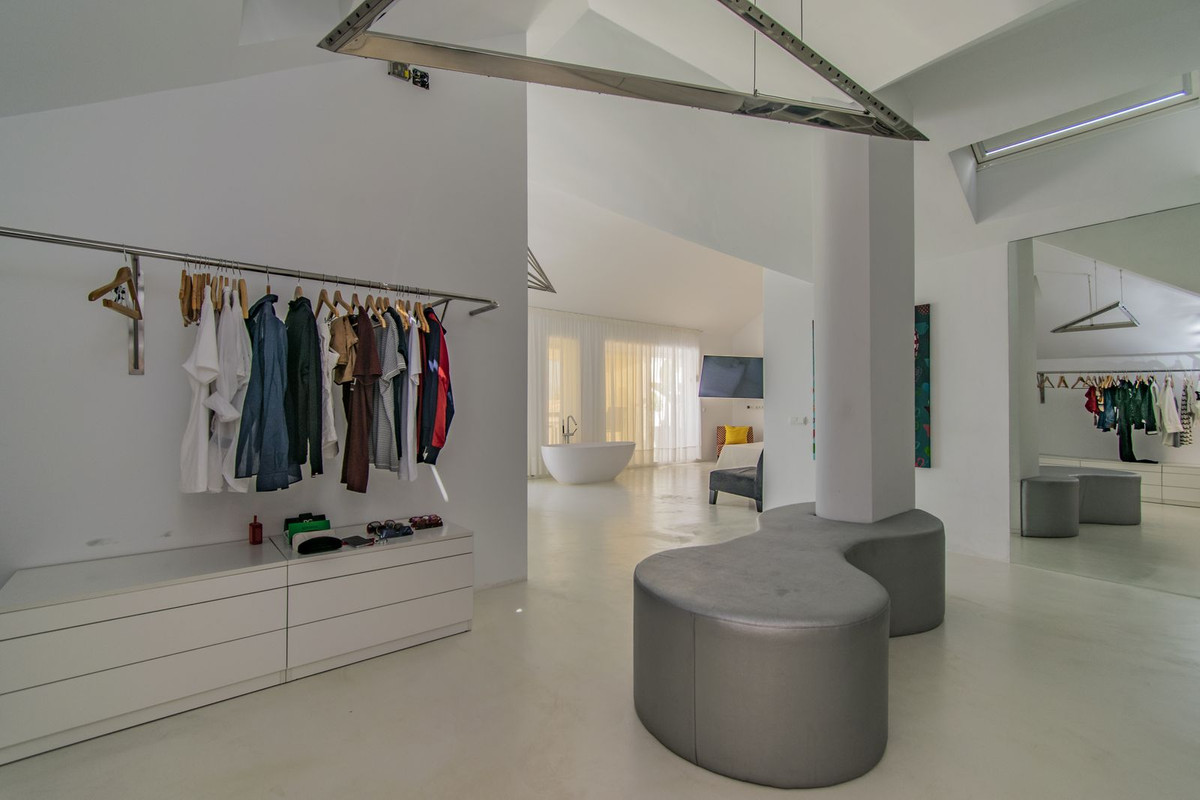 3 Bed Apartment for sale in Nagüeles Costa Del Sol, Málaga, Spain