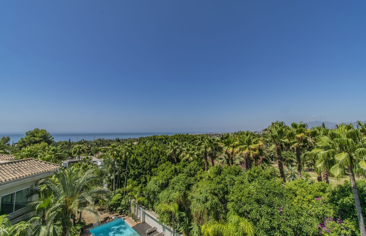 3 Bed Apartment for sale in Nagüeles Costa Del Sol, Málaga, Spain