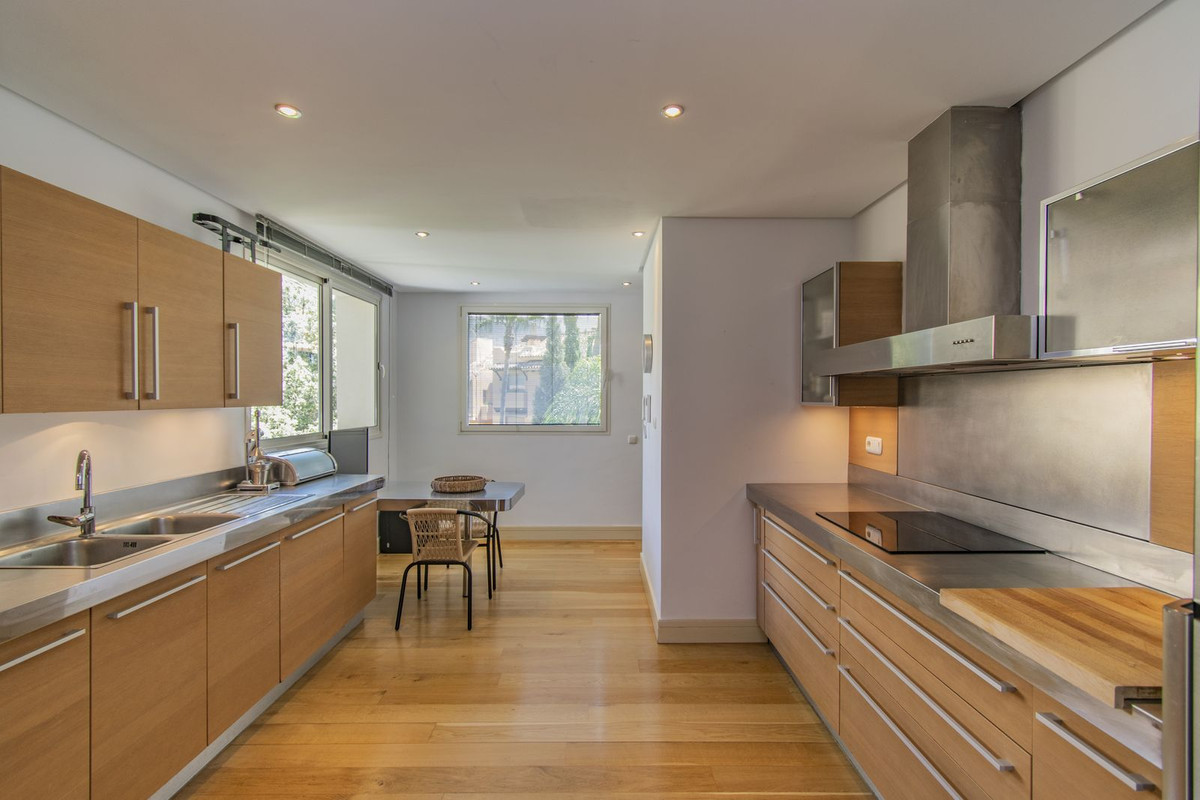 3 Bed Apartment for sale in Nagüeles Costa Del Sol, Málaga, Spain