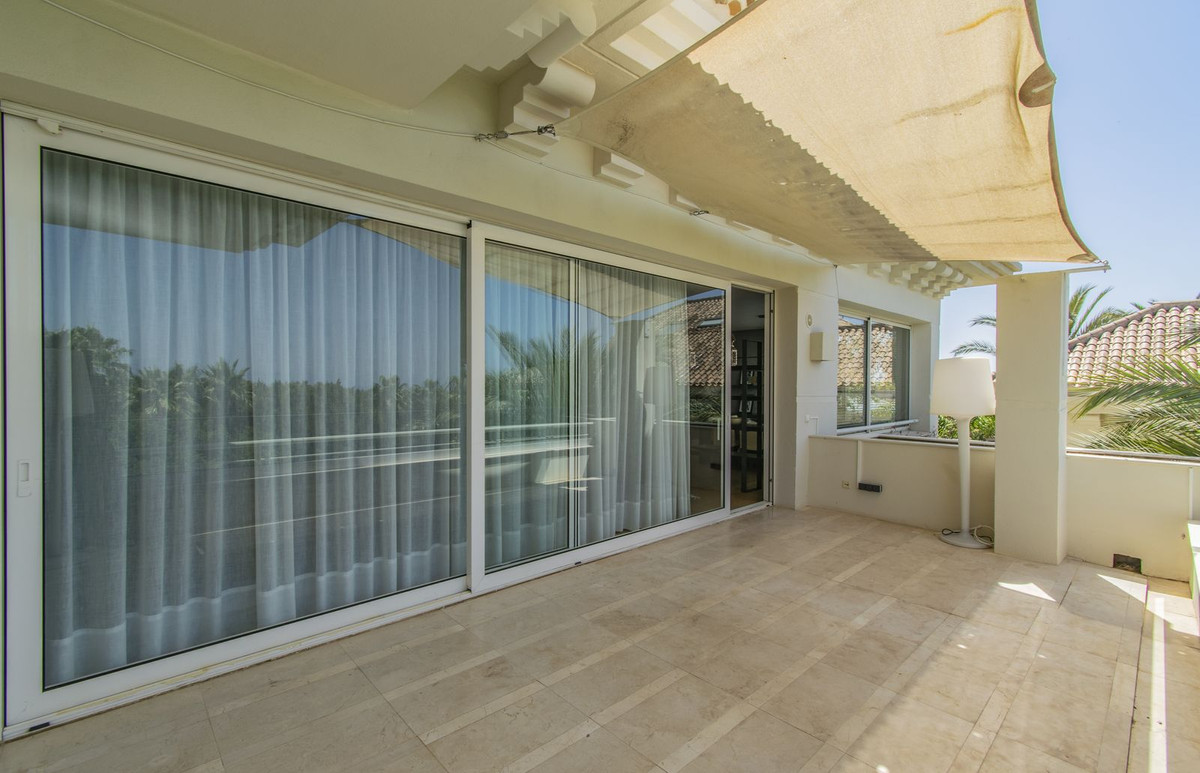 3 Bed Apartment for sale in Nagüeles Costa Del Sol, Málaga, Spain