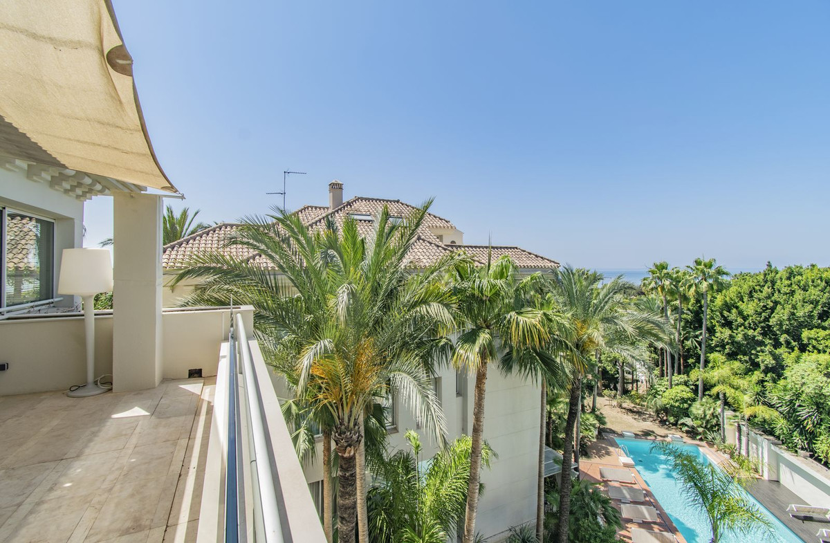 3 Bed Apartment for sale in Nagüeles Costa Del Sol, Málaga, Spain