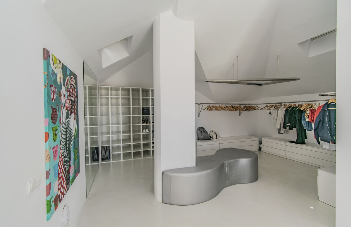 3 Bed Apartment for sale in Nagüeles Costa Del Sol, Málaga, Spain